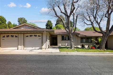 26854 Oak Branch Cir, Santa Clarita, CA 91321 .